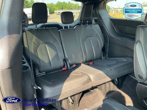 Used 2020 Chrysler Pacifica Touring-L FWD image 21