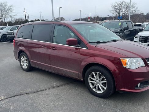 Used 2019 Dodge Grand Caravan SXT image 2