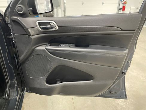 Used 2018 Jeep Grand Cherokee Altitude image 26