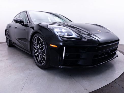 Used 2024 Porsche Panamera 4 w/ Premium Package AWD/4WD image 19