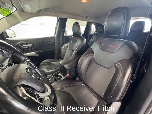 Used 2018 Jeep Cherokee Trailhawk w/ Cold Weather Group AWD/4WD image 13