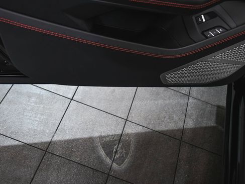Used 2020 Lamborghini Urus AWD/4WD image 11