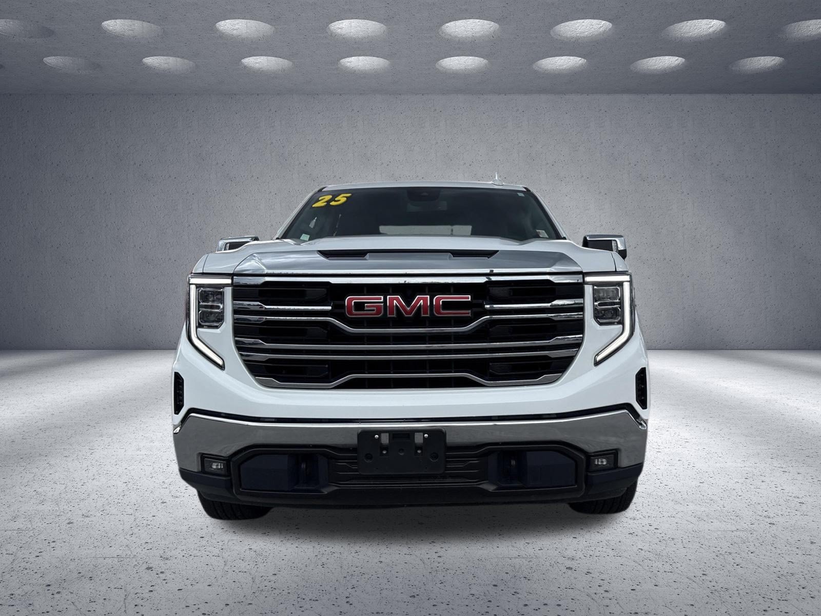 Used 2025 GMC Sierra 1500 SLT RWD image 2