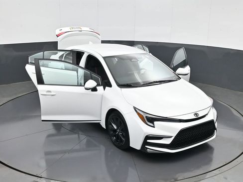 Used 2023 Toyota Corolla SE image 29