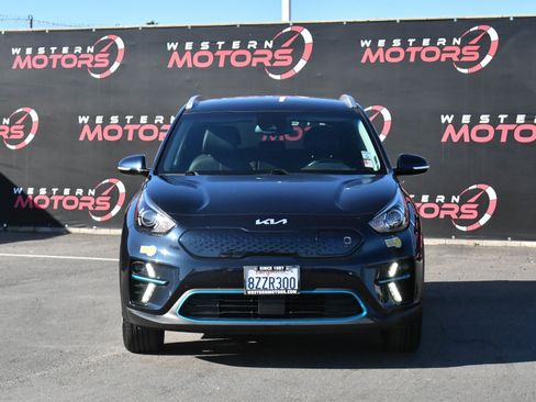 Used 2022 Kia Niro EX image 2