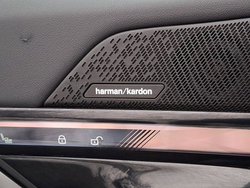 Used 2025 BMW i5 xDrive40 w/ Premium Package image 22