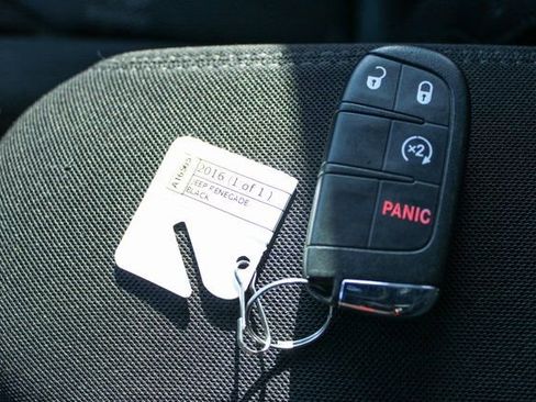 Used 2016 Jeep Renegade Latitude w/ Cold Weather Group image 29