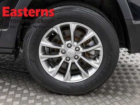 Used 2021 Jeep Cherokee Latitude Plus AWD/4WD image 33
