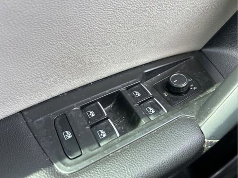 Used 2019 Volkswagen Tiguan SEL R-Line FWD image 24