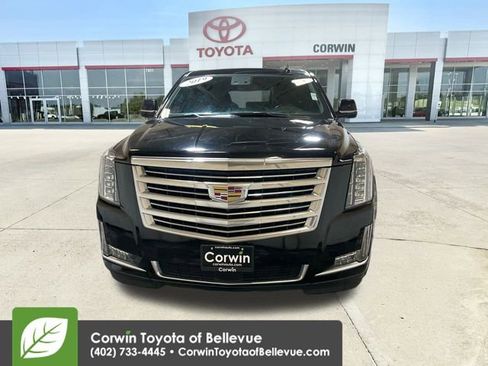 Used 2019 Cadillac Escalade Platinum image 3