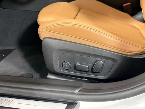 New 2025 BMW 330i Sedan w/ Premium Package RWD image 19