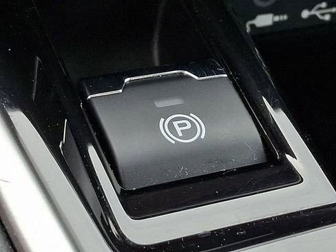 Certified 2025 Subaru Outback Premium image 25