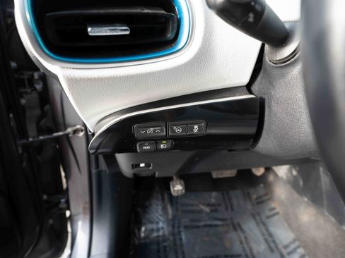 Used 2017 Toyota Prius Four image 11