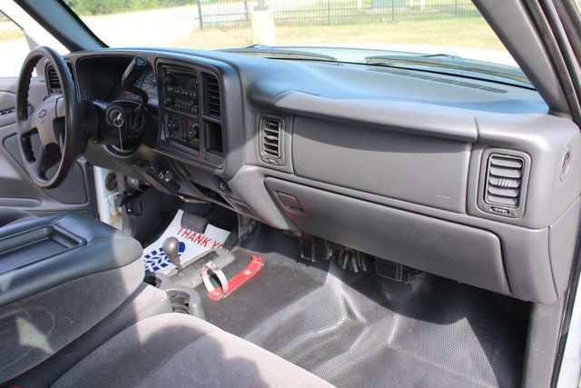 Used 2006 Chevrolet Silverado 2500 W/T w/ Heavy-Duty Power Package AWD/4WD image 20