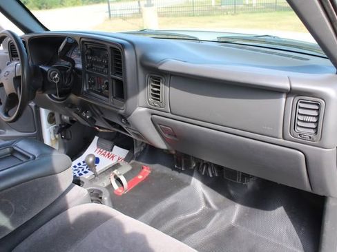 Used 2006 Chevrolet Silverado 2500 W/T w/ Heavy-Duty Power Package image 20