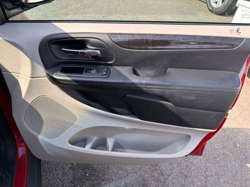 Used 2016 Dodge Grand Caravan American Value Package FWD image 10
