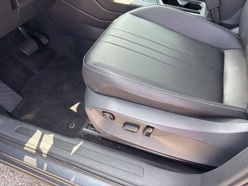 Used 2023 Volkswagen Tiguan SE FWD image 19