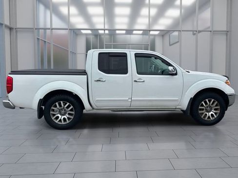 Used 2013 Nissan Frontier SL w/ Moonroof Pkg AWD/4WD image 2