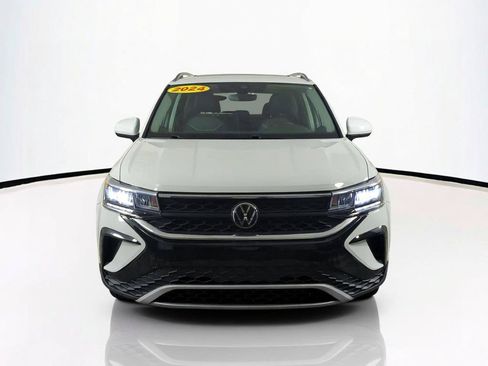 Used 2024 Volkswagen Taos SE FWD image 3