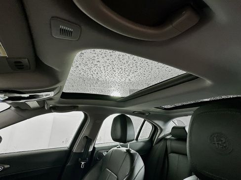 Used 2020 Alfa Romeo Giulia Ti w/ Active Blind Spot Package image 29