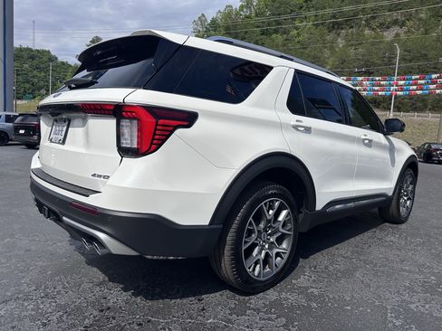 Used 2025 Ford Explorer Platinum w/ Ultimate Package AWD/4WD image 4