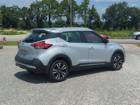 Used 2019 Nissan Kicks SR w/ SR Premium Package FWD image 7