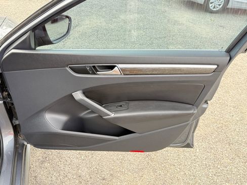 Used 2018 Volkswagen Passat 2.0T SE image 43