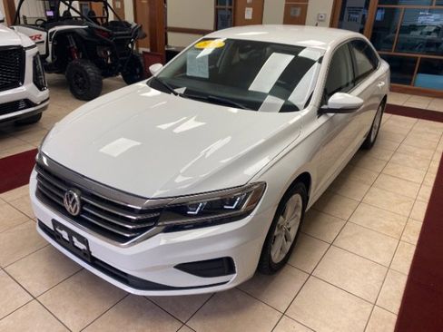 Used 2020 Volkswagen Passat 2.0T SE FWD image 1