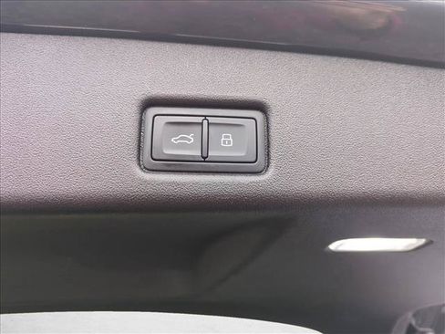 Used 2025 Audi Q5 Premium w/ Convenience Package AWD/4WD image 7