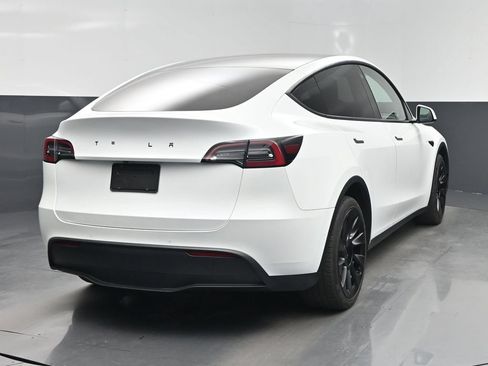 Used 2021 Tesla Model Y Long Range AWD/4WD image 27