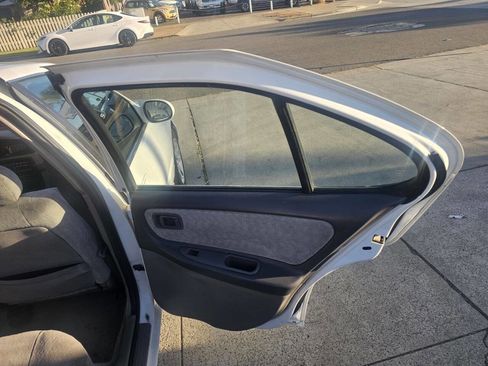 Used 2001 Nissan Altima GXE image 13