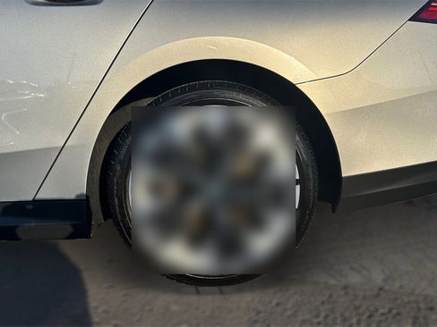 Used 2025 BMW 530i xDrive w/ Premium Package image 13