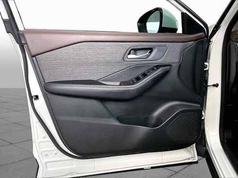Certified 2023 Nissan Rogue SV FWD image 21