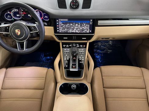 Used 2023 Porsche Cayenne Platinum Edition AWD/4WD image 3