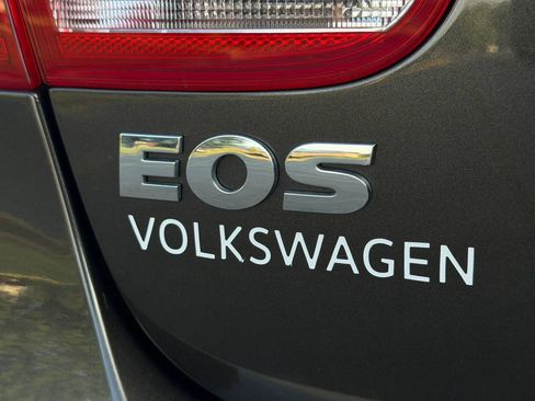 Used 2014 Volkswagen Eos Komfort FWD image 40