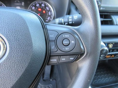 Used 2020 Toyota RAV4 XLE image 19