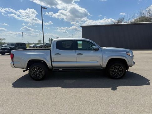 Certified 2023 Toyota Tacoma SR5 AWD/4WD image 5