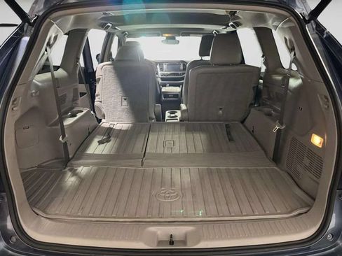 Used 2019 Toyota Highlander XLE AWD/4WD image 34