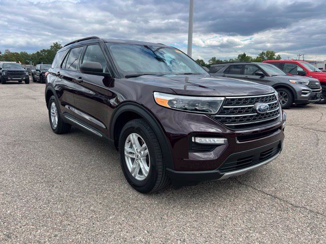 Used 2023 Ford Explorer XLT w/ Equipment Group 202A AWD/4WD image 3