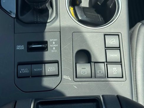 Certified 2025 Toyota Highlander XLE AWD/4WD image 29