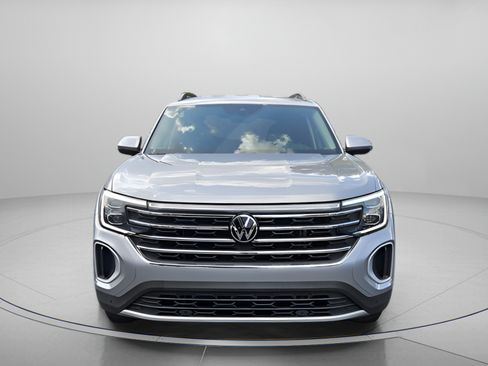 Used 2025 Volkswagen Atlas SE FWD image 8
