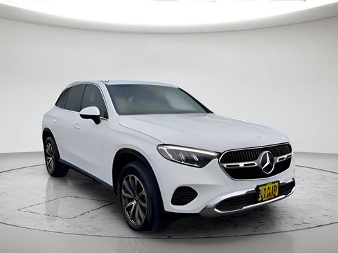 Used 2024 Mercedes-Benz GLC 300 4MATIC image 1