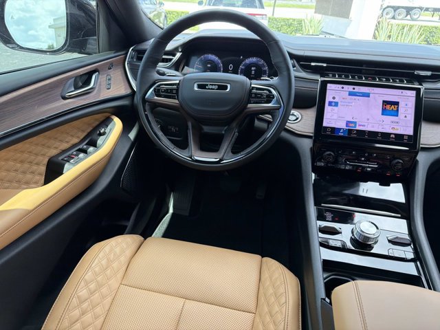 Used 2025 Jeep Grand Cherokee Summit w/ Obsidian Package AWD/4WD image 25