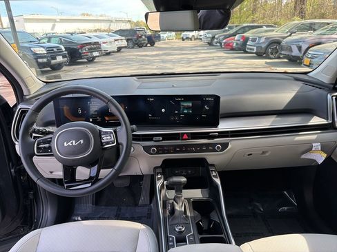 Certified 2025 Kia Sorento EX w/ Panoramic Sunroof Package FWD image 21