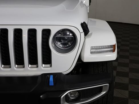 Used 2022 Jeep Wrangler Unlimited Sahara w/ Cold Weather Group AWD/4WD image 11
