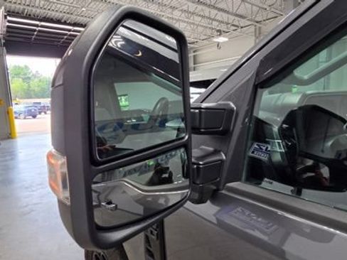 Used 2025 Ford F250 Lariat w/ Black Appearance Package AWD/4WD image 21