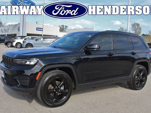 Used 2023 Jeep Grand Cherokee Altitude image 1