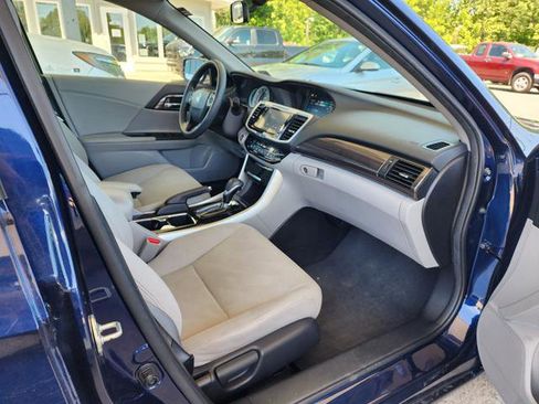 Used 2017 Honda Accord EX image 15