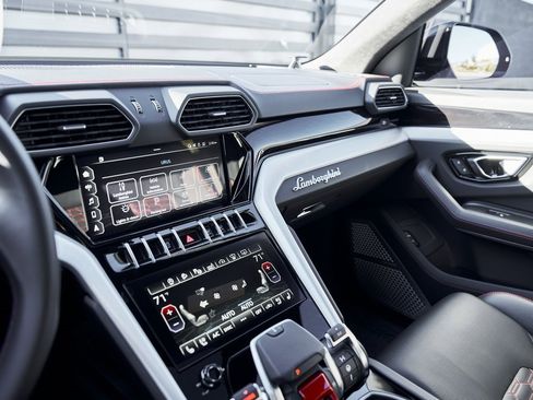 Used 2021 Lamborghini Urus image 63