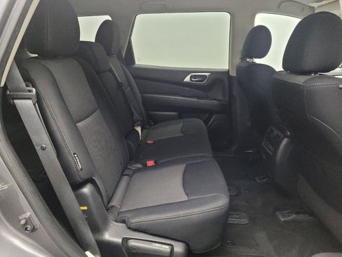 Used 2019 Nissan Pathfinder SV image 19